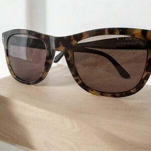 TOM FORD 
Kevyn Square-Frame Tortoiseshell Acetate Sunglasses